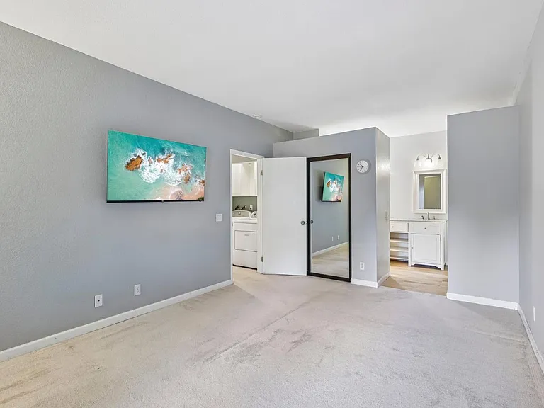 3674 Oakwood Ter #203 — Photo 4