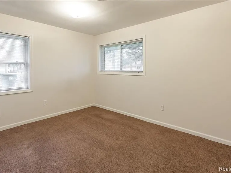 31733 Kathryn St — Photo 18