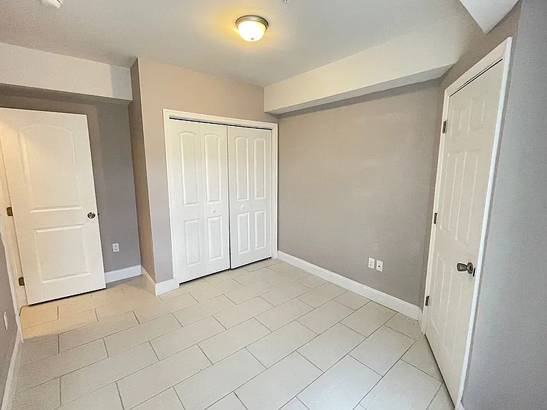 4111 Ludlow St — Photo 13
