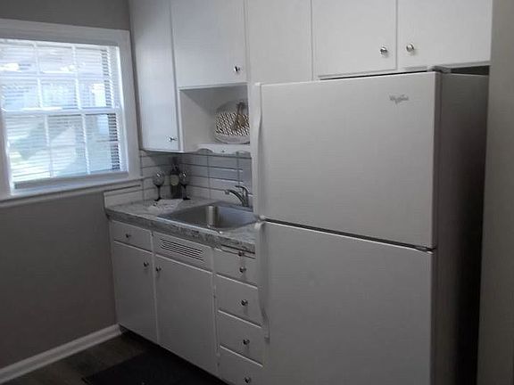 5th image of 900 S 49th St
