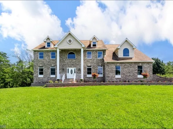 55 Chamberlain Dr, Hillsborough Twp., NJ 08844