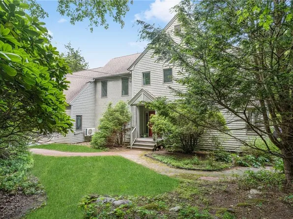 3 Rocky Rd, South Kingstown, RI 02879