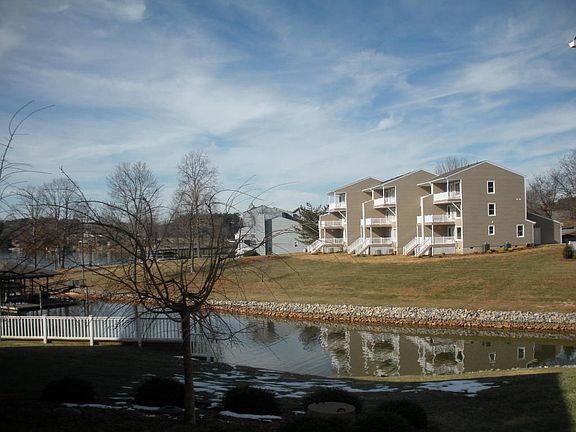 2nd image of 218 Blarney Stone Ct