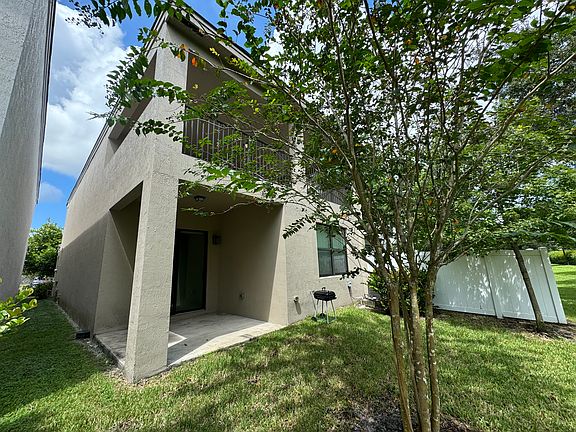 4th image of 368 NW 36th Ave