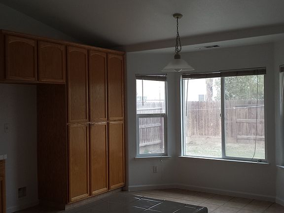 3rd image of 688 Apricot Ct