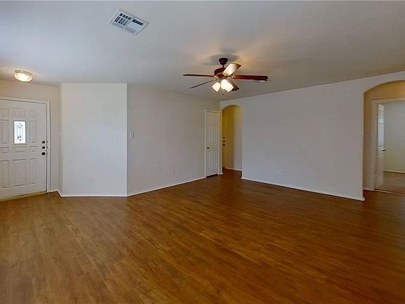 3rd image of 118 Steven St
