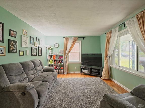 5th image of 3061 Regent St