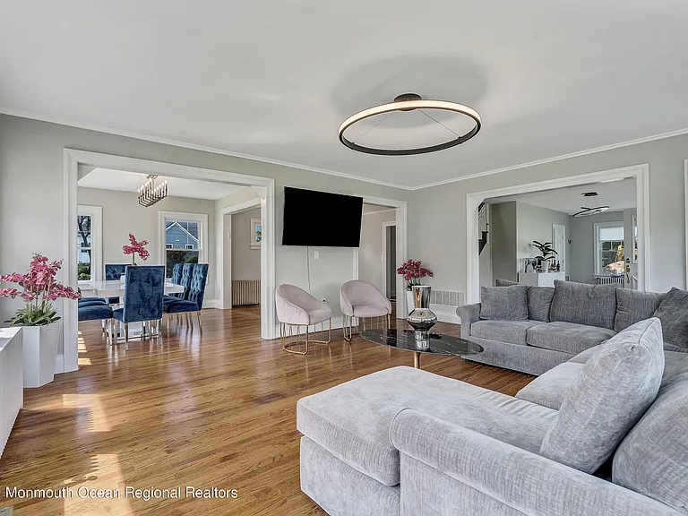 110 Monmouth Dr — Photo 6