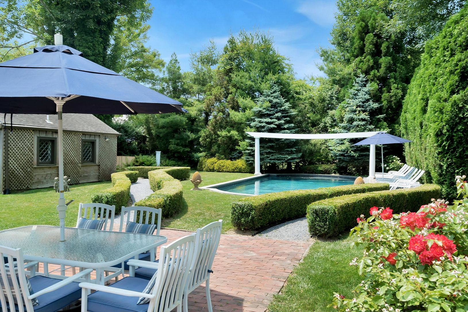  Lots of room for outdoor entertaining