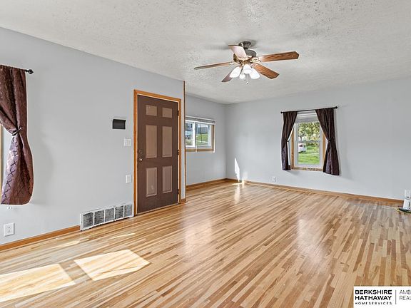 3rd image of 7052 Binney St