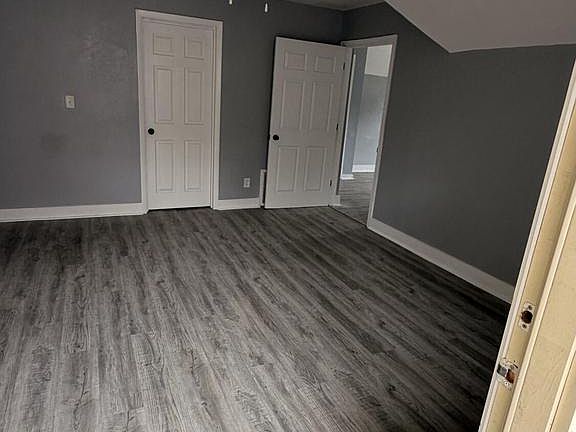 4th image of 228 Howland AVENUE