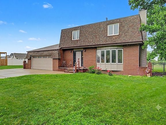 2nd image of 302 Village Cir