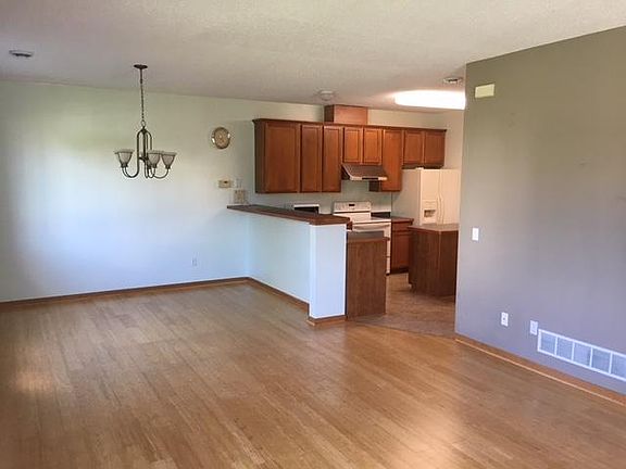3rd image of 2281 119th Ln NE