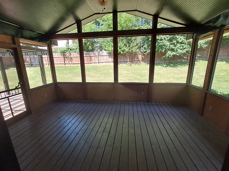 568 Valleywood Dr — Photo 13