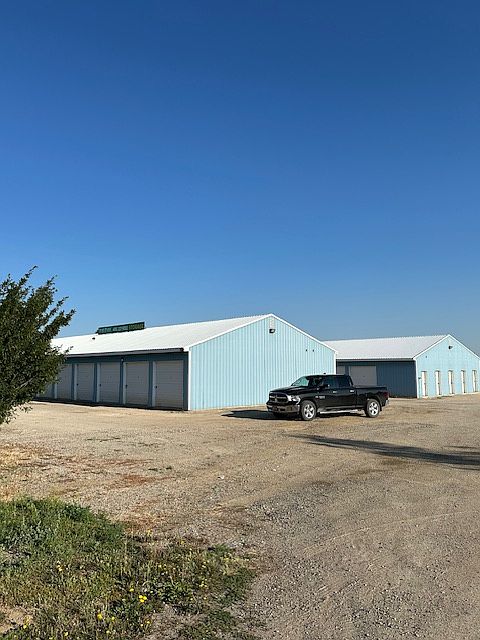 Large 10 x 20 units with overhead door