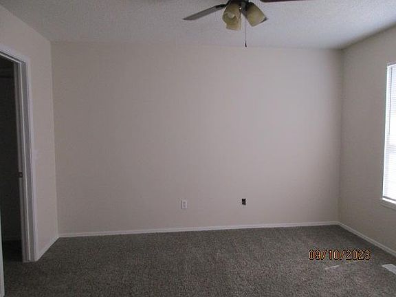 4th image of 1015 SE 5th St #A