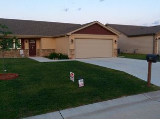 322 Highland Grove Dr, Manhattan, KS 66503