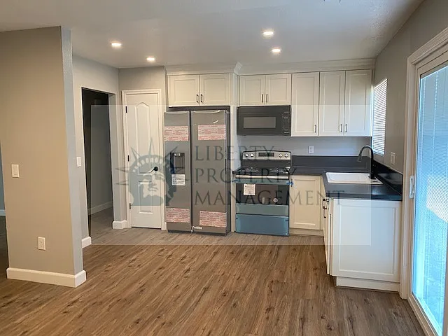 4 bed, 1336 sqft, $2,395 — Photo 3
