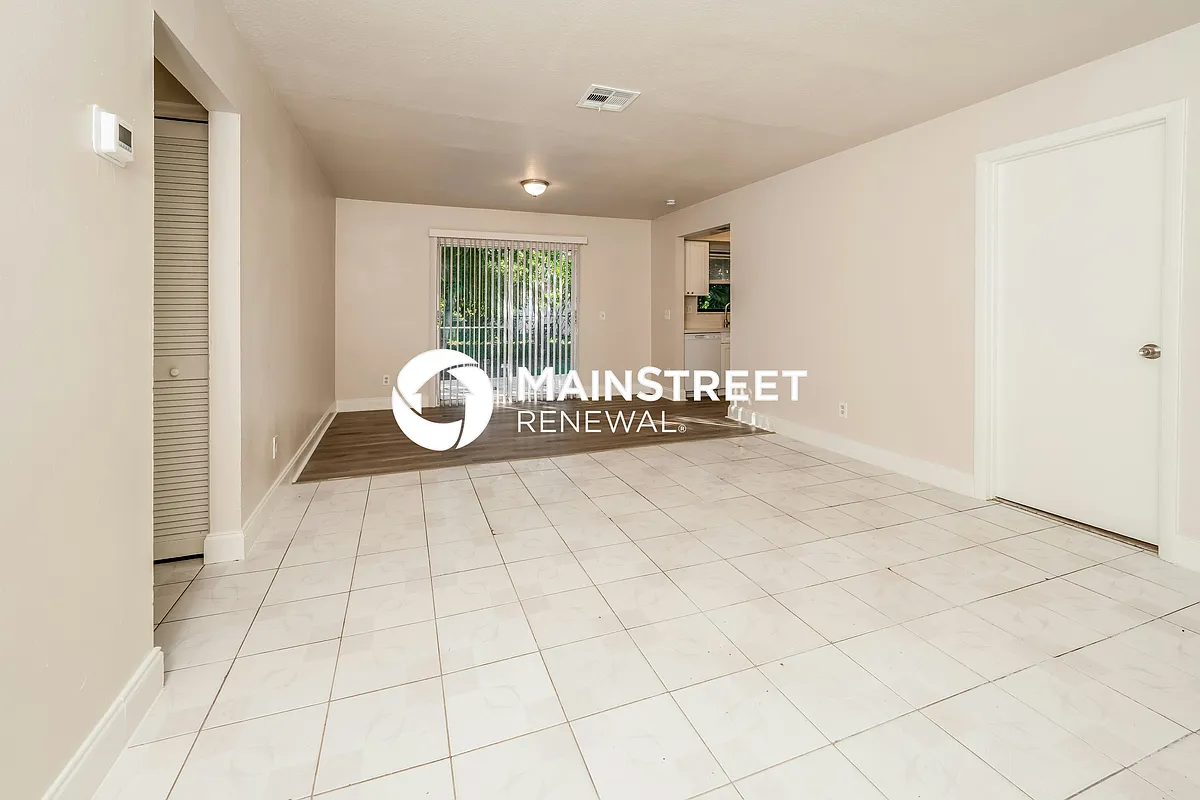 Living Room - 586 Udell Ln
