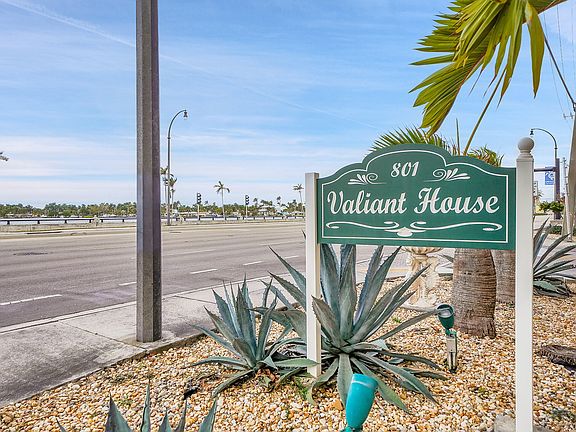 4th image of 801 S Ocean Drive #404