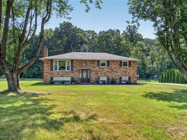 8494 E Wadora Cir NW, North Canton, OH 44720