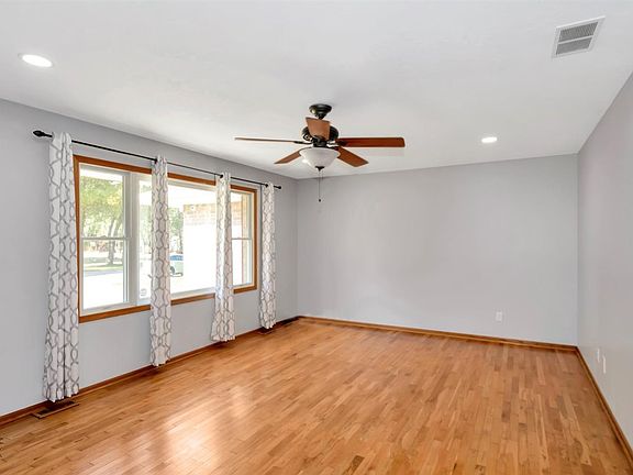 3rd image of 231 Vita Ln