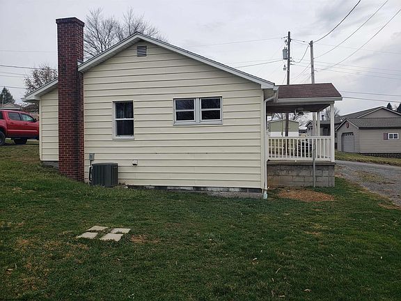 4th image of 141 Elkins Ave