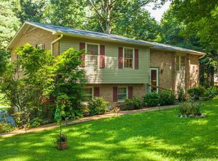 129 E Whisperwood Cir, Hendersonville, NC 28791
