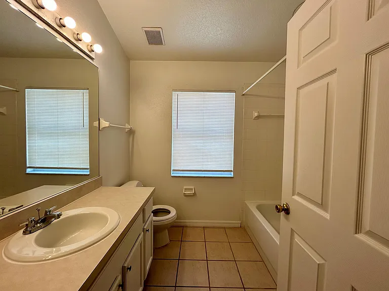 138 Sir Phillips Dr — Photo 11