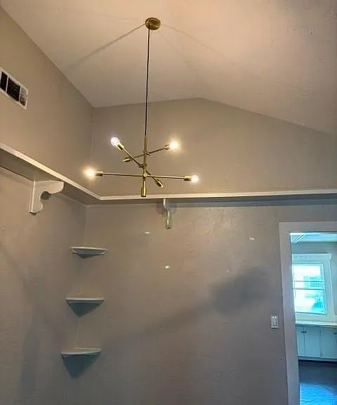 908 W 23rd St — Photo 5