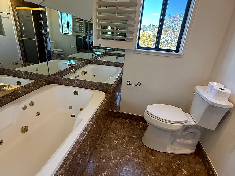6052 Shelter Bay Ave — Photo 21