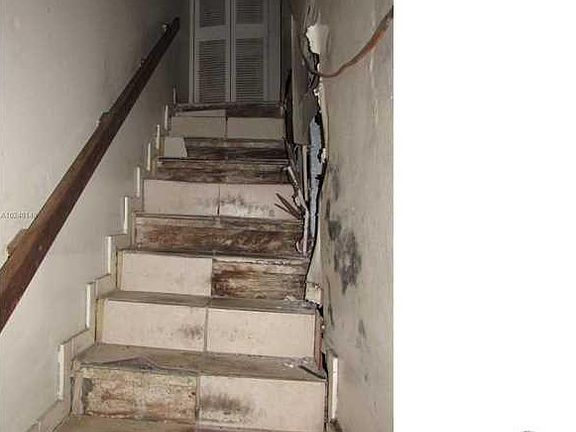 4th image of 1560 NE 151st St APT 104