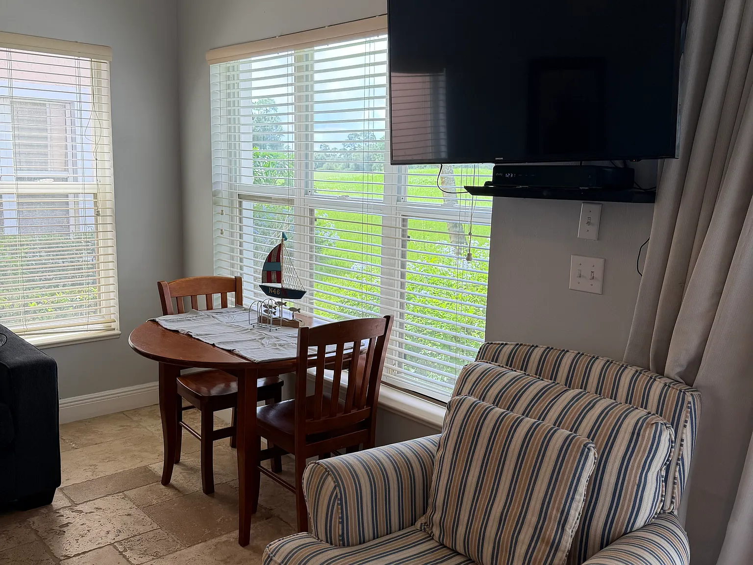 1 bed, 960 sqft, $1,660 — Photo 2
