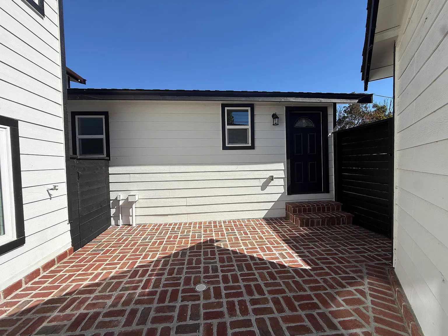 1 bed, 421 sqft, $2,500 — Photo 2