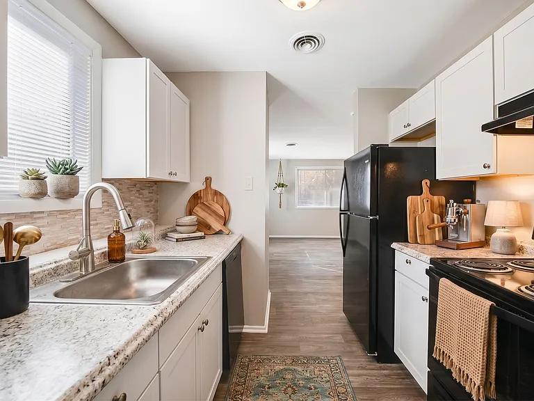 2146 Cockran St SW #C2146 — Photo 1
