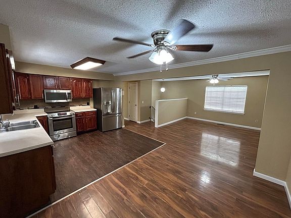 3rd image of 199 Laurelwood Cir