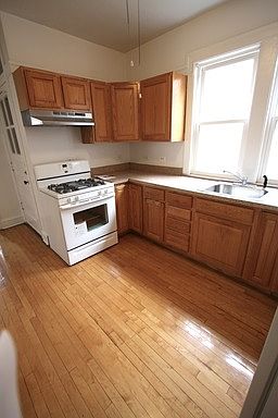 5th image of 2418 W Lunt Ave
