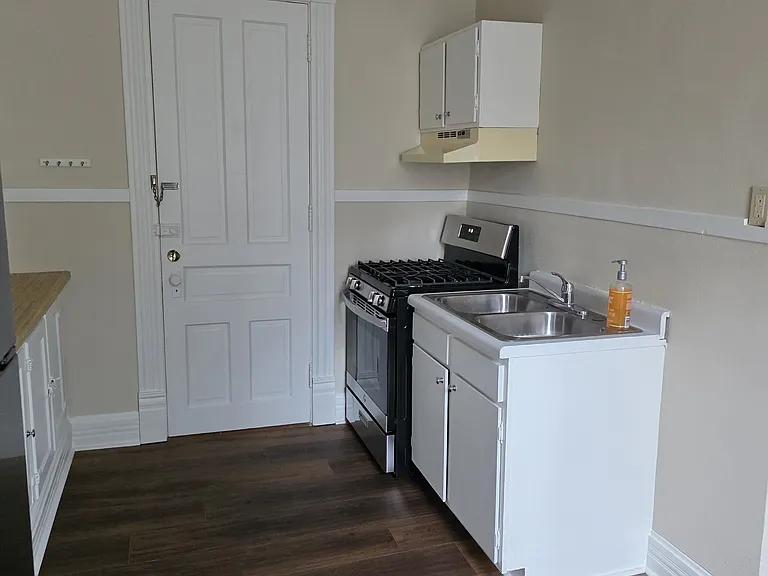 525 Dunbar Ave #8 — Photo 15