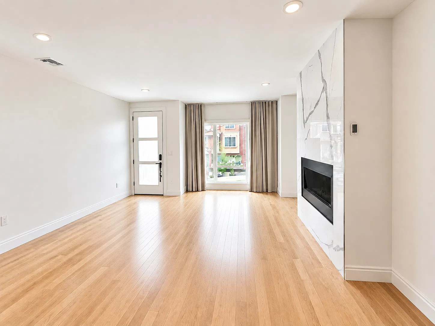 4 bed, 3.5 bath, 3000 sqft, $6,800 — Photo 4