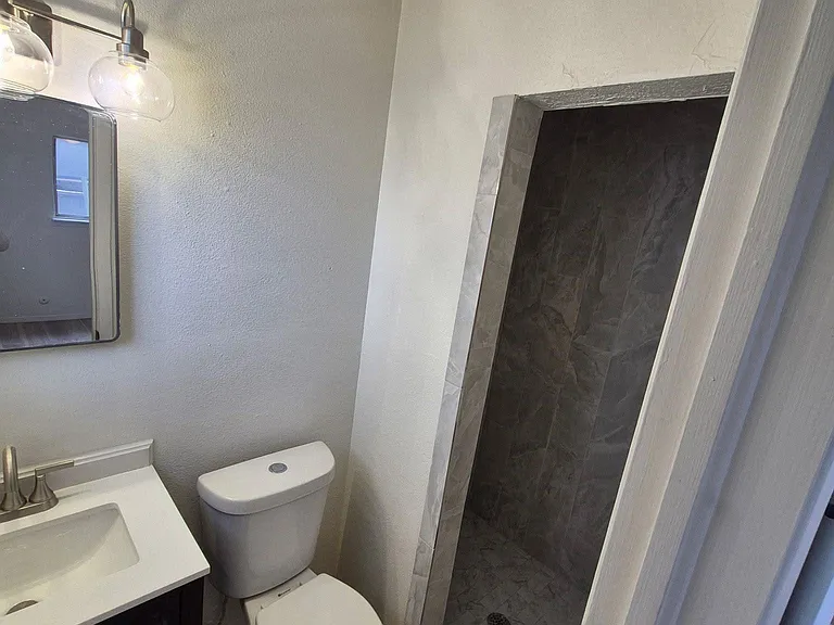 701 Poplar St — Photo 2