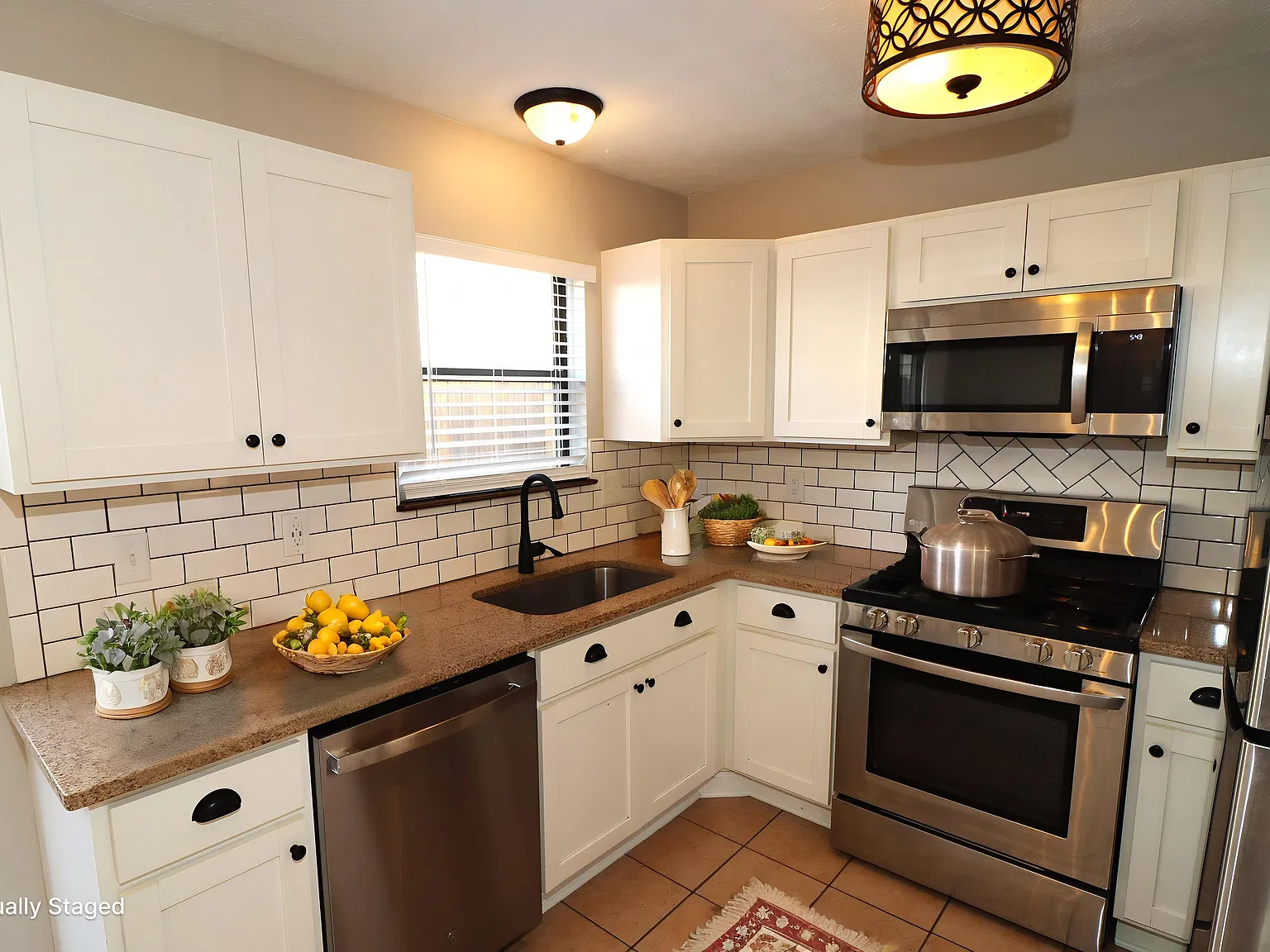 2 bed, 1.5 bath, 1033 sqft, $1,650 — Photo 2