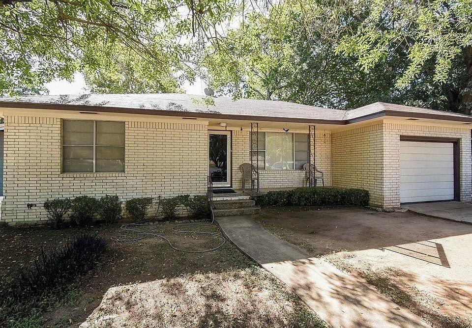 1st image of 400 Sandra Dr
