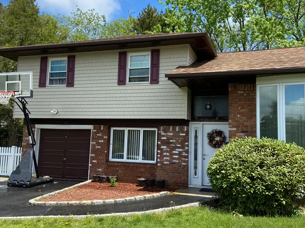 2466 New York Ave, Melville, NY 11747