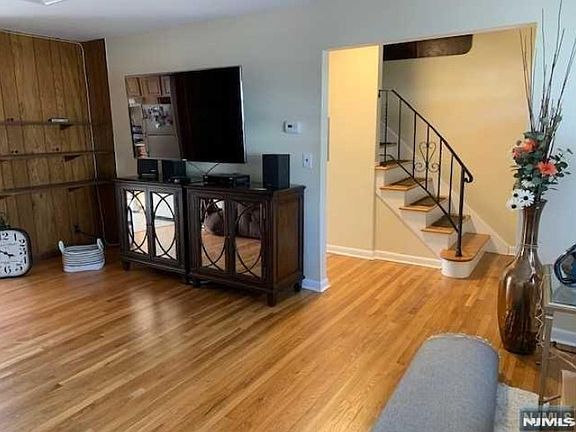3rd image of 9 Glenn Ct Unit A