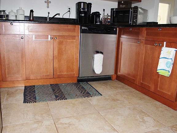 3rd image of 1091 Jackson Ave Ste 3