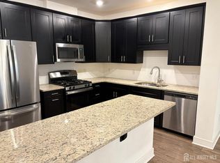 733 Stiller Ln, Monroe Township, NJ 08831