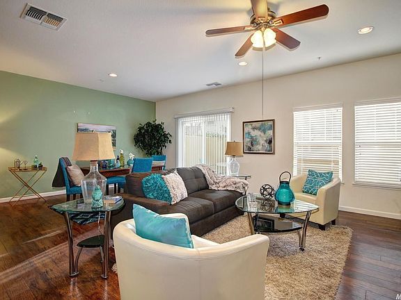 4th image of 3301 N Park Dr Unit 3015