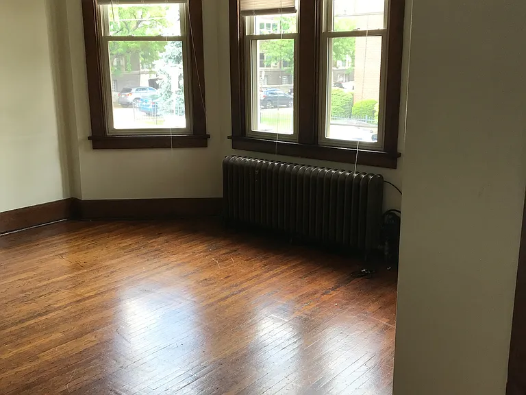 732 Summerlea St — Photo 2