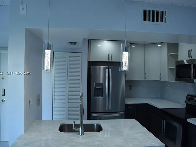 2075 SW 122nd Ave #415 — Photo 7