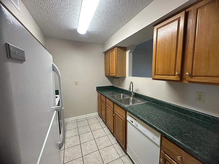 115 Edward Ct #4 — Photo 7
